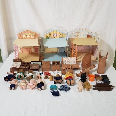 Lote De Colección Calico Critters Sylvanian Casa Familiar Muebles León Ciervo Ciudad de Arce Foto 1 de 4