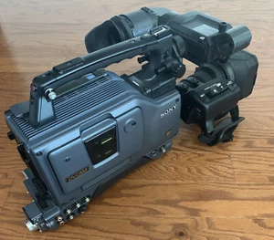 Sony DSR-390 Professional DVCAM Camcorder With Fujinon S16x7.3BRM-68 Lens - Picture 1 of 16