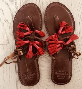 NUOVO senza etichetta Abercrombie & Fitch pelle intrecciata marrone scuro perizoma sandali bassi M/L - Foto 1 di 7