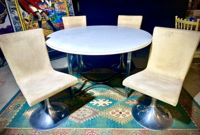 Mesa de comedor vintage 1960-70 con 4 sillas giratorias estilo tulipán Foto 1 de 3
