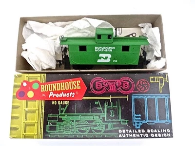 HO Roundhouse Burlington Northern C13 Type all Steel Center Cupola Caboose Boxed - Image 1 of 4