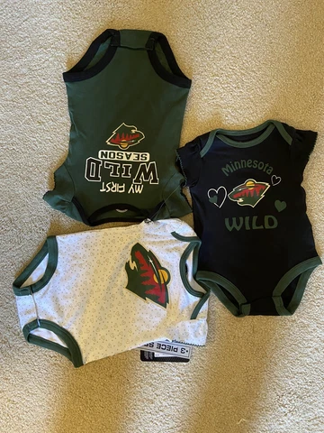 NEW Infant girl 3-6mo. Minnesota Wild Hockey 3 piece set Bodysuit short sleeve Cover