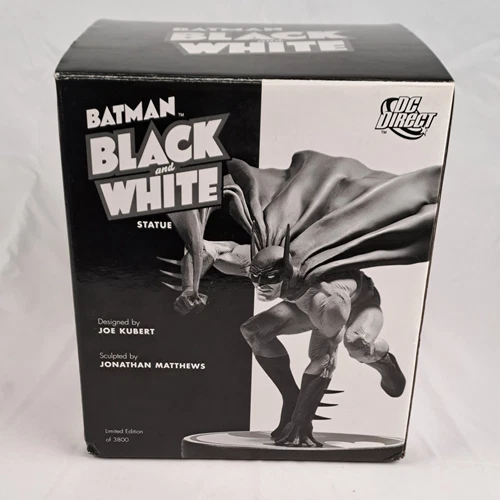 BATMAN - Black & White Batman by Joe Kubert Resin Statue Dc Direct - Photo 1/3