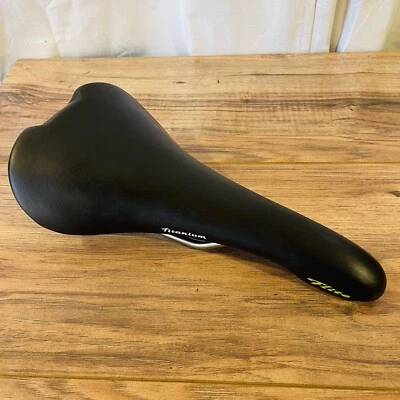 Sillín Selle Italia Flite 2011 titanio cuero negro super poco kilometraje Foto 1 de 4