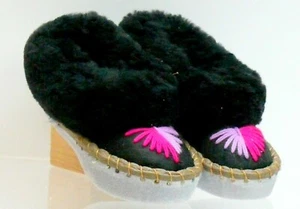 MÄDCHEN/JUNGEN SCHAFFELL-PANTOFFELN LEDER HANDGEFERTIGT HANDBESTICKT UK-6;7; 8,5 - Bild 1 von 24
