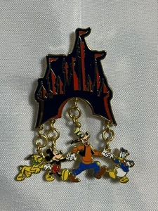 Prendedor Disney Edición Limitada 2000 Magic Kingdom Mickey Donald goofy pluto - Imagen 1 de 8