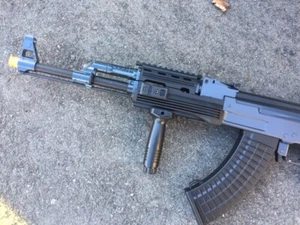 Non- Working Jing Gong Metal Gear 512mg Airsoft Gun(halloween toy) HALLOWEEN - Picture 1 of 3