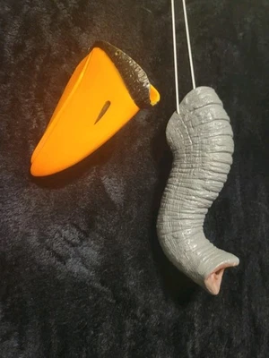 Trompa de elefante vintage con pico elástico y pájaro sin utilería de disfraz elástica Foto 1 de 3