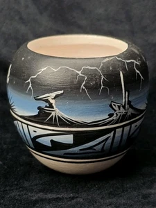 Yazzie Navajo Pottery Bowl – Hand Painted Desert Scene  Four Corners UT/CO/AZ/NM - Picture 1 of 9