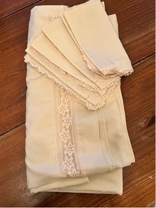 Beige Tischdecke & Servietten Set mit Spitze Vintage Urlaub Zusammenkünfte - Bild 1 von 7