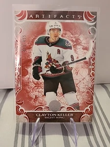 Artefactos de cubierta superior 2024-25 rojo rubí #138 Clayton Keller/499 - Imagen 1 de 2