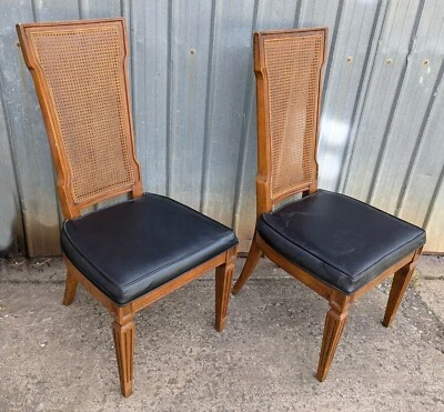 Par de sillas de comedor laterales de madera vintage americanas Martinsville asiento con bastón Foto 1 de 4