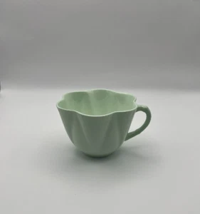 Shelley Fine Bone China Solid Green Dainty Shape Teacup Orphan - Picture 1 of 3