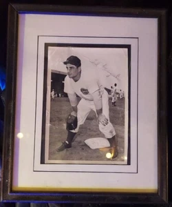 Framed 1946 Ted Kluszewski Autographed Original Photo Cincinnati Reds Crosley - Picture 1 of 3