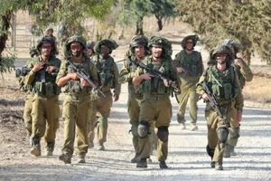 20kg Lot IDF Zahal Israeli Army Authentic Gear in Bulk – Store Closing Clearance - Picture 1 of 1
