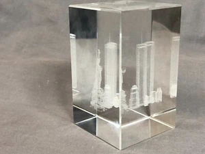 Antiguo pisapapeles decorativo de cristal y vidrio horizonte de la ciudad de Nueva York - Imagen 1 de 8