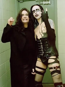 Póster fotográfico de Marilyn Manson y Ozzy Osbourne fotografía detrás del escenario - Imagen 1 de 1