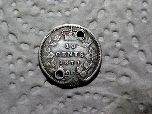 Moneda Victoria de 10 centavos de plata canadiense Canadá 1871 perforada R2 - Imagen 1 de 2
