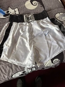 MUHAMMID ALI EVERLAST BOXING TRUNKS AUTOGRAPHED & CERTIFIED BY BECKETT - Picture 1 of 4