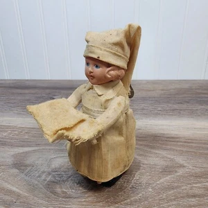 Muñeca enfermera vintage de 5,5" - Levantar y bajar los brazos girando la perilla hacia atrás - Imagen 1 de 16