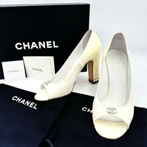 CHANEL White Enamel Open Toe Pumps Heel CC Logo US 5 EU 36 w/ Box Dust Bag Card - Bild 1 von 17