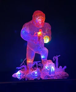 Monogramm Luminatoren Modellbausatz Aurora King Kong gebaut mit farbigen LED Leuchten komplett - Bild 1 von 3