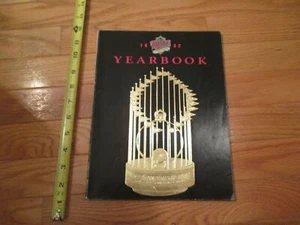 Minnesota Twins 1992 Baseball Team Yearbook - Picture 1 of 1
