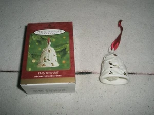 Hallmark Christmas Porcelain Ornament   HOLLY BERRY BELL NIB 2000 - Picture 1 of 8