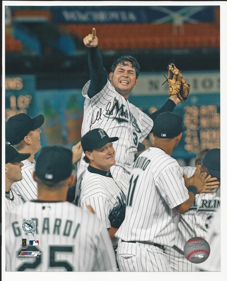 Foto autógrafa 8x10 firmada por Aníbal Sánchez de los Marlins de Florida  Foto 1 de 1