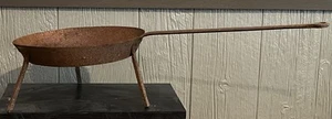 Antigua sartén araña de hierro forjado primitiva chimenea/hogar siglo XVIII siglo XIX - Imagen 1 de 12