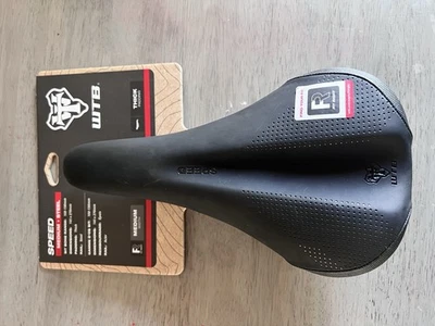 Sillín de velocidad WTB 145mm X 270mm. Acolchado grueso, riel de acero. Foto 1 de 4