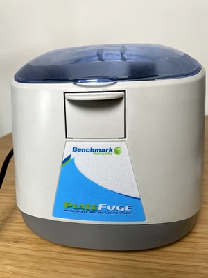 Centrifugadora de microplacas Benchmark Scientific PlateFuge C2000 Foto 1 de 4