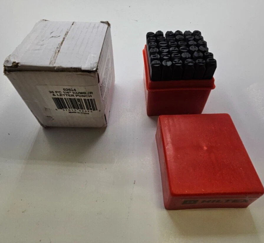 36 peças Hiltex 1/4" número e letra perfurado preto 02624 - Imagem 1 de 4