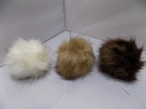 1 PON PON POM POM FINTO PELO ECOLOGICO PELLICCIA ABBIGLIAMENTO CAPPELLO SCIARPA - Bild 1 von 1