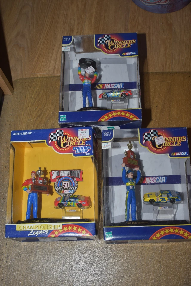 Figura Campeón NASCAR y Coche Diarama Jeff Gordon Dale Earnhardt Elige Foto 1 de 1