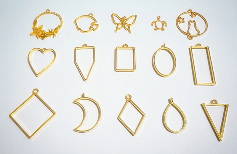 2pz ciondoli charms open back bezel in metallo cornice resina colore dorato