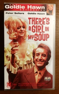 There's a Girl In My Soup (1970) - 2000 cinta VHS australiana / Peter Sellers - Imagen 1 de 4