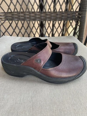 Keen Womens Saratoga Shoes Sz 7.5 Burgundy Leather Slip On Clog Casual Mules - Image 1 of 4