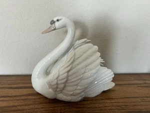 Retired Lladro 5231 White Porcelain Swan With Iconic Wing Position 7.5”-Rare - Picture 1 of 8