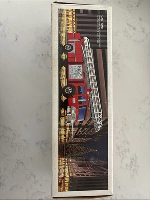 Banco de camión de bomberos de juguete Hess 1986 rojo con escalera caja original con caja de cartón Foto 1 de 4
