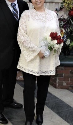 Usada en Excelente Condición Marfil Texturizado Encaje Túnica Manga Campana Volantes Forrado Inserto XL Foto 1 de 4