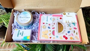 Self Care Beach Vibes Gift Box - Picture 1 of 3