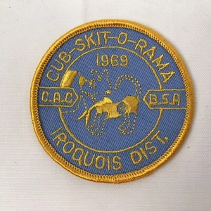 Parche Boy Scout 1969 Cub Skit O Rama CAC BSA Área de Chicago Distrito Iroquo - Imagen 1 de 3