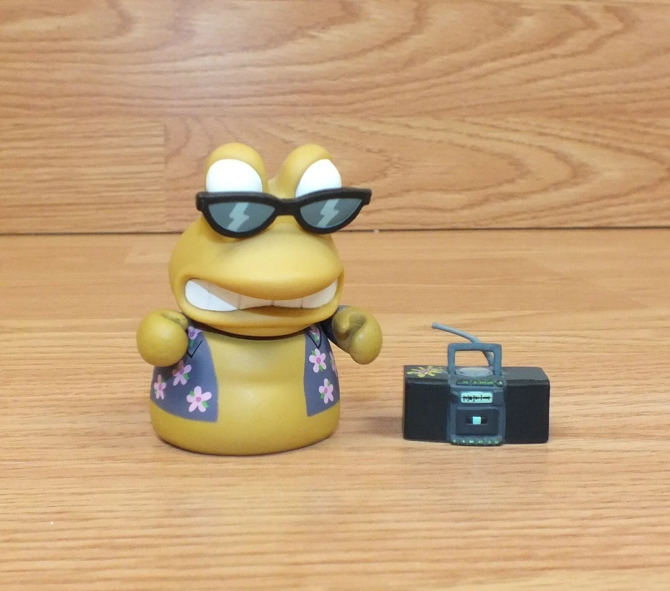 2009 Kidrobot Futurama Slurms McKenzie收藏品乙烯基带收音机和眼镜 — 第 1/4 张图片