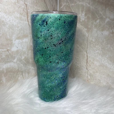 Green Glitter Beach Vibes Resin Skinny 30oz  tumbler - Изображение 1 из 4