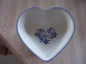 PFALTZGRAFF CO - YORKTOWNE PATTERN - HEART DISH - Picture 1 of 2