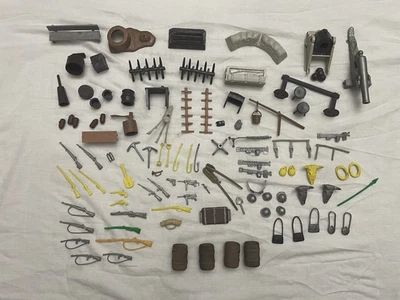 Лот товаров 1960-е/70-е Marx Западный Игровой Набор Части Оружие Аксессуары - Изображение 1 из 4