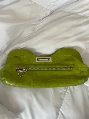 Cartera clutch Maxx New York - verde lima con cremalleras plateadas exteriores e interiores Foto 1 de 4
