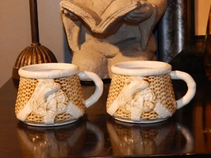 Taza de café vintage de diseño de cesta de pescado de mimbre cerámica trucha o salmón - Imagen 1 de 6