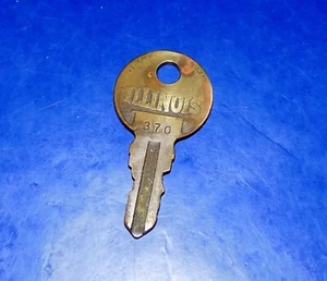 Vintage/Antique ILLINOIS #370 Double-Cut Brass Key - Picture 1 of 2